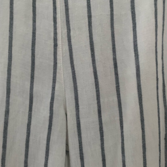 Chico’s!!! Great pants the side clasp is missing. - Picture 5 of 8